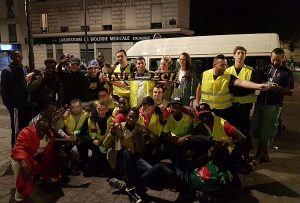 ultras-parisiens-distribution-de-repas-gratuits