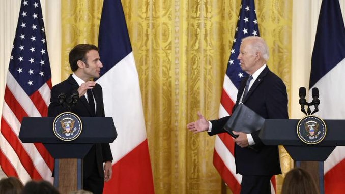 Macron et Biden 1-12-2002 A1